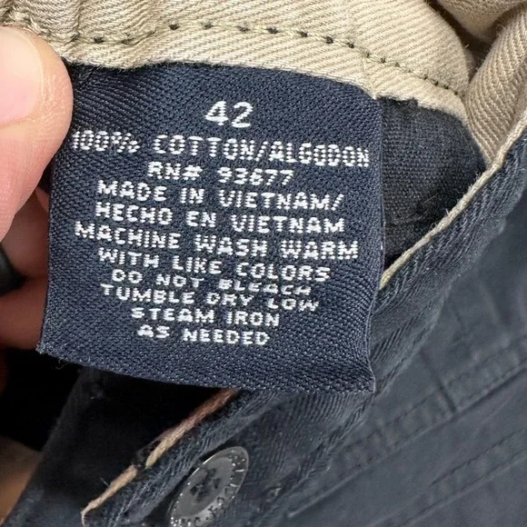 St. Johns Bay Mens Cargo Shorts 42 Black Pocket Elastic Waistband Hiking Outdoor